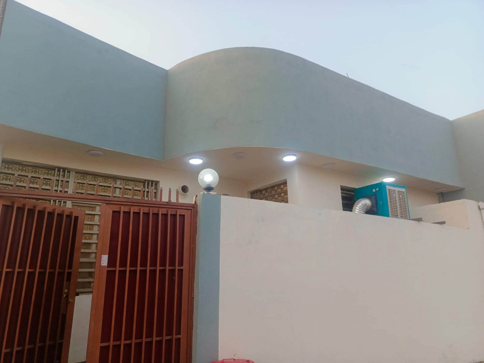 بلاش وو قصاط اقصاط
السعر ب ٤٣ مليون فقط 

دار للبيع ١٦٠م 
طابو زراعي اقرار محكمه 

نجف مقابل ملحق قريه الغدير 

بناء حديث أساس وسقف كونكريت صب مركزي 
طابوك جمهوري 

يحتوي البيت ع ٢ غرف و صالة 
وستقبال ومطبخ ومجموعه صحية 

شوارع تبليط اناره ليليه 

السعر ٤٣ 
#هـ***********
#هـ***********
