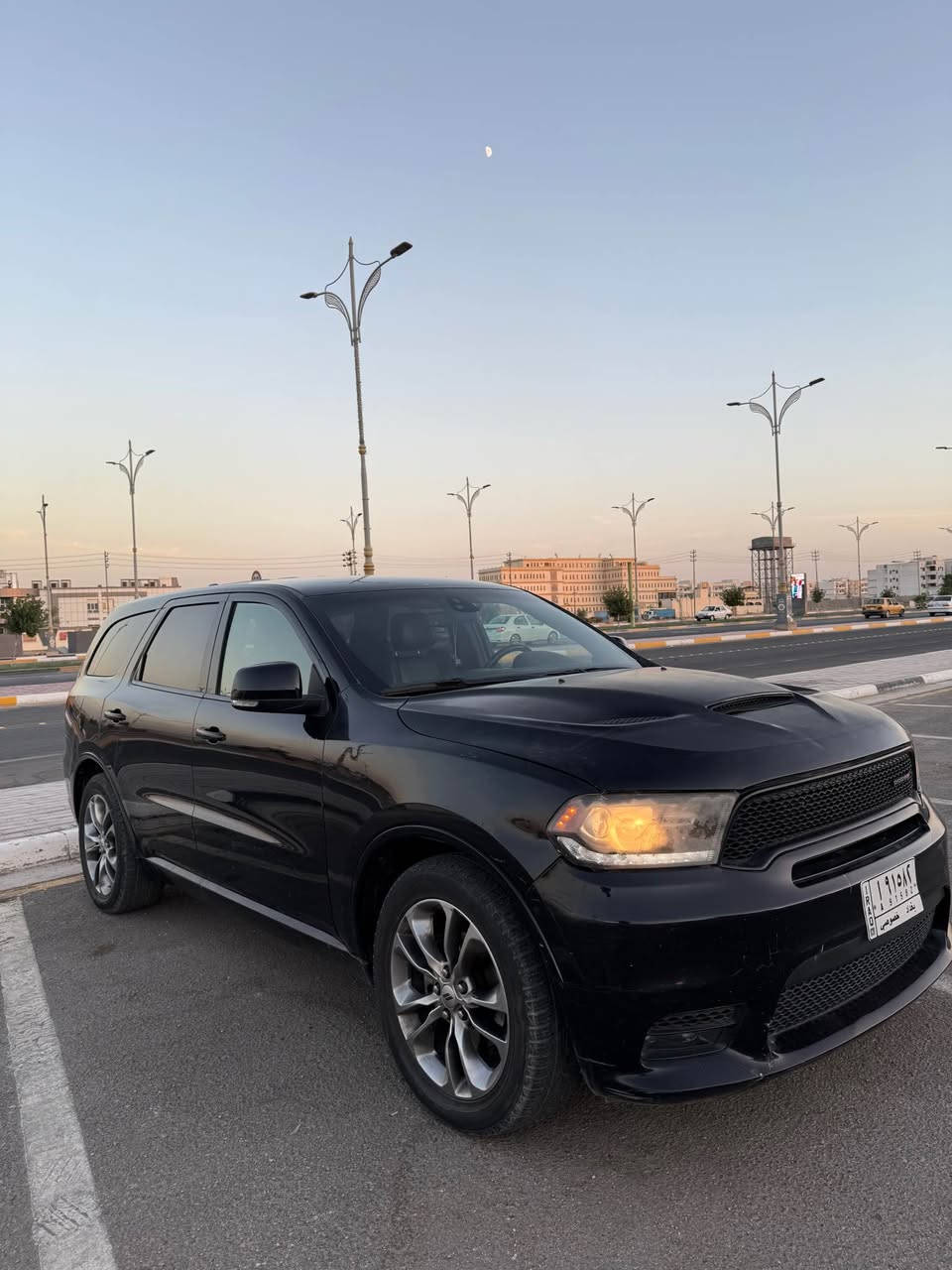 ‏Dodge Durango 2020
• اللون: أسود 🖤
• الموديل: 2020
• المحرك: V6 سعة 3.6 لتر
• القوة: 295 حصان تقريباً
• ناقل حركة: أوتوماتيك 8 سرعات
• دفع: حسب الفئة (دفع خلفي / رباعي)
• 3 صفوف من المقاعد
• سعة 7 ركاب
• شاشة وسطية ونظام ترفيه
• كاميرا خلفية
• تحكم بالمقود
• مثبت سرعة
• تشغيل بصمة/زر
• تكييف أمامي وخلفي
• جنوط ألمنيوم
• مساحة داخلية واسعة ومريح
تبريد السيارة ثلج 
السيارة مرقم بغداد 
السيارة امريكي بيه حادث خارج العراق وبيه داخل العراق شخوط وبعض الامور 
اي تفاصيل تخص السيارة وصور حادث راسلني وتدلل
السعر راسلني خاص وتدلل. 
***********
*********** كربلاء, العراق
