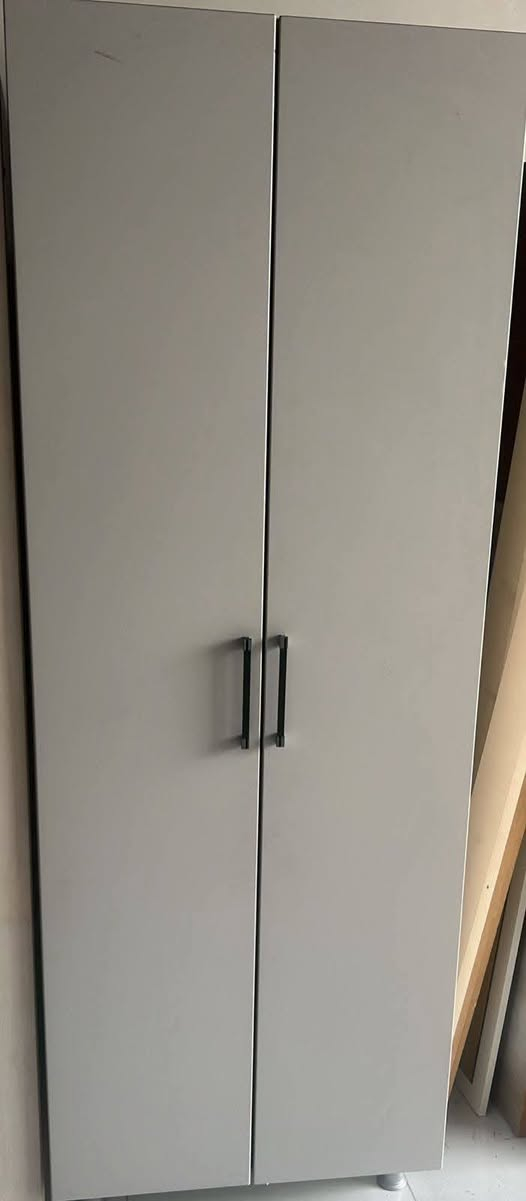 جديد معرض اربيل لبيع وشراء الاثاث🛋
ميز طعام 4 مقاعد نضافه فول سعر 175
كنتور بابين رصاصي فاتح نضافه فول شغل حطاطه 110
مسابح عدد 2 واحد ب15 ب40
سيت مكون من 4 قطع بناتي جربايه نفر 
كومدي مرايا عامودي بيها خانات اكسسوارات مكتبه دراسيه 
نضاف فول سعر 175
غرفه نوم 6 قطع نضافه 90 بلميه سعر 275 
الشد والنقل مجاناً دوشك هديه 🤍
ديوان بيجي 135 الف 
العنوان اربيل سايدين مجمع الزيتون قرب جسر الكورنيش فرمان بران📍
واتساب ***********
متوفر توصيل اربيل+موصل 🚚

نص مكتوب في الصور:
- رويال رحمانه استخدام اقل سنه موديل حديث مع الفلتر 110
