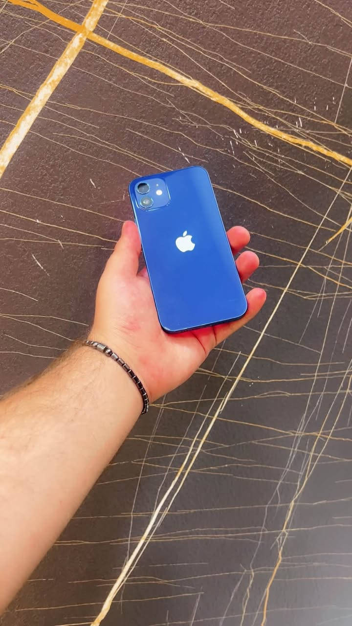 السلام عليكم
iPhone 12 
64G
Battery 🔋 75% 
مثل ما موضح كامره منهم مغوشه وبي نقطه بلشاشه 
***********
