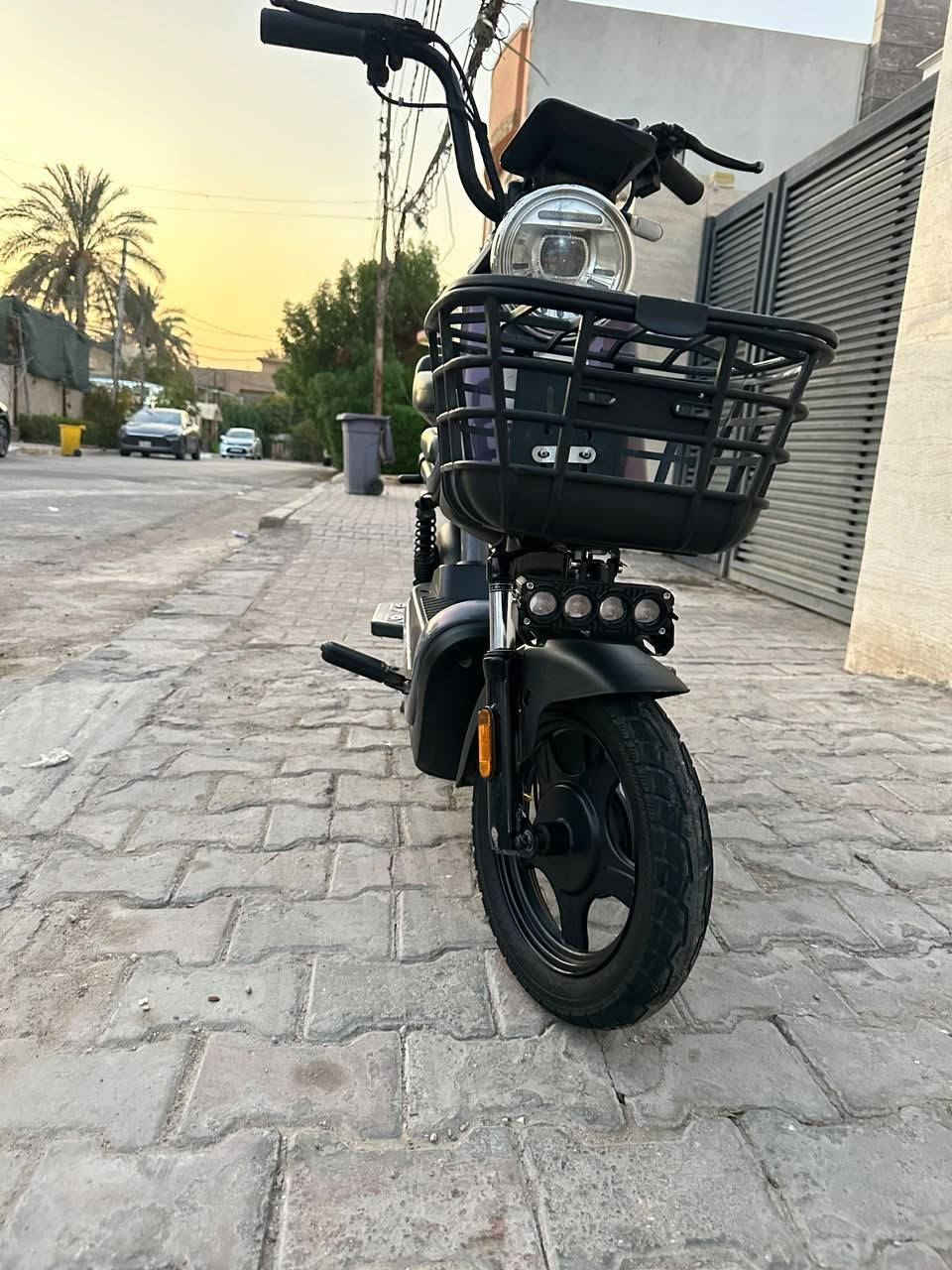 السلام عليكم 
بايسكل شحن للبيع كهربائياته كلها شغاله لايت امامي خلفي اشاير هورن تجي ويا بصمه وسويج وشاحنته كامل

السعر : 250 وبيه مجال
العنوان : كربلاء 
للاستفسار : *********** او خاص
