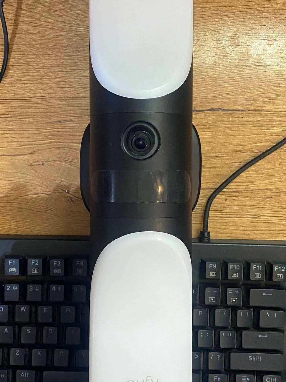 السلام عليكم 
كاميرات eufy s100 للبيع عدد 6 مستخدمات بحالة ممتازة 

دقة التصوير: تصوير بجودة 2K الواضحة مع زاوية رؤية واسعة جداً تصل إلى 160 درجة.  
 الإضاءة القوية (Wall Light): مزودة بإضاءة LED قوية جداً تصل شدتها إلى 1200 لومن، وتدعم التحكم في درجة حرارة اللون (أبيض دافئ أو بارد)، بالإضافة إلى إضاءة ملونة RGB بالكامل يمكنك تخصيصها للمناسبات أو الديكور.

للاستفسار : ***********
