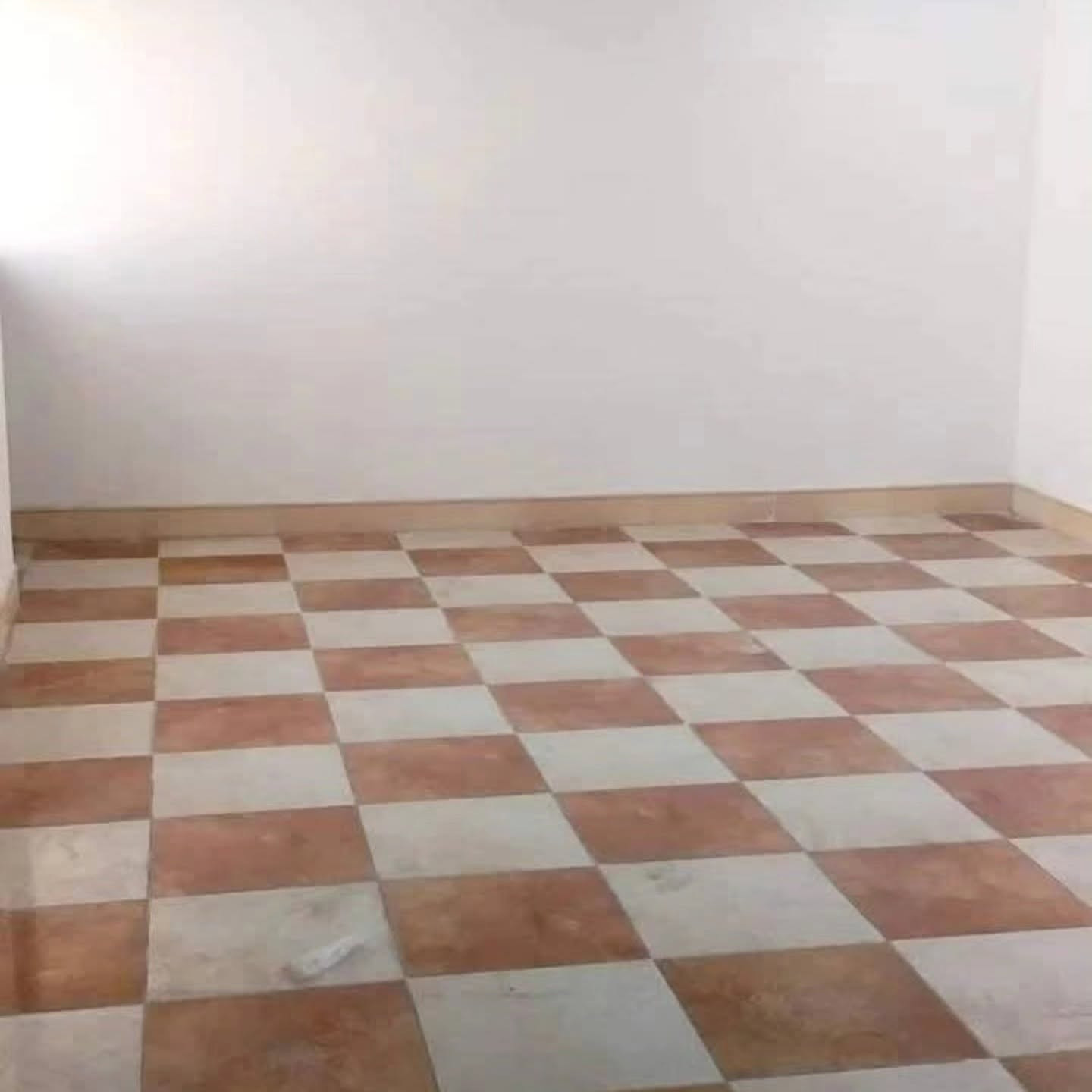 🔶 تبارك العقارية | فرصة مميزة للبيع 🔶
🏢 شقة طابق ثاني للبيع
📍 الموقع: التحسينية – شارع قاعة بابل، على الشارع الرئيسي ⭐
📐 المساحة: 150 م²
📄 طابو زراعي عراقي
✨ التفاصيل:
• صالة كبيرة 8×4
• غرفة منام 6×4
• غرفة منام 5×4
• هول
• مطبخ
• مجموعة صحية
💰 سعر البيع: 120 مليون دينار
📞 للاستفسار:
***********
***********
🏢 عنوان مكتب تبارك العقارية:
البصرة – العباسية – شارع جامع الكويتي مجاور مجمع الياقوت الطبي
✨ تبارك العقارية – حيث تجد راحتك واستثمارك بأمان
بيع • شراء • تأجير • استثمار
