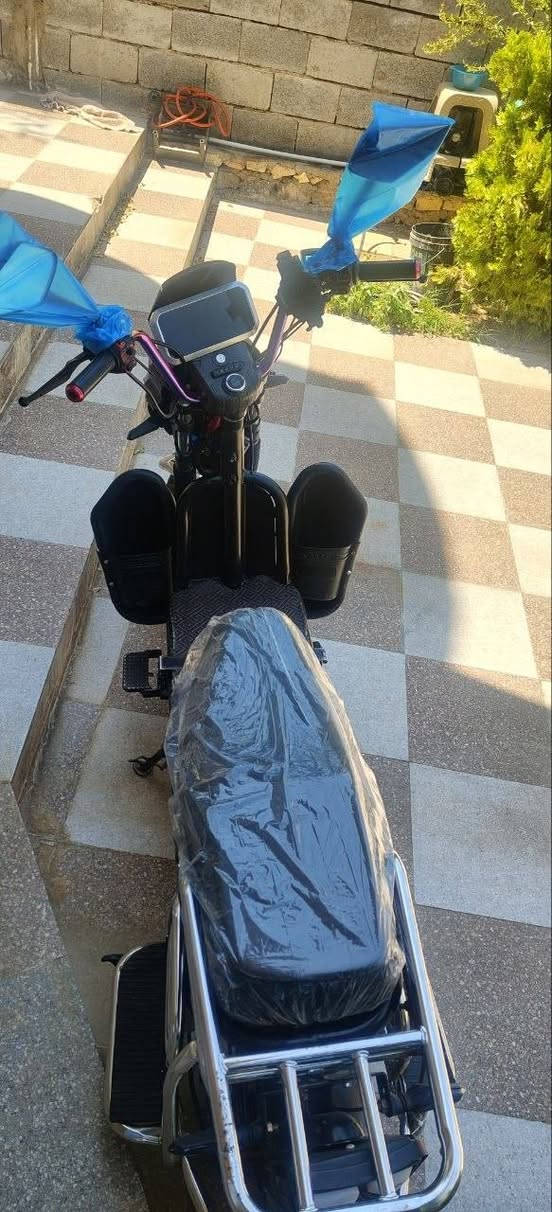 متاح دراجة شحن هيوشه ٦ بطاريات فول وعلى الفحص الدراجه نضيفه كلش ومثل متشوف بالصور وانضف بعد كامله مكمله نقصها فقط بريك امامي حتى جنطه بيها بس ممشدوده على الماطور بالصور السعر ٦٥٠ وبي مجال قليل الشراي يتفضل خاص او الأتصال على الرقم الأتي *********** واتساب ورصيد العنوان هيت حي الخضر
