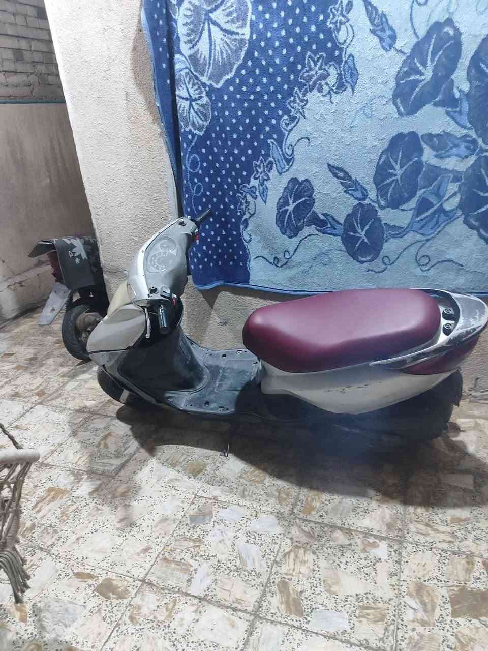 سلام عليكم بريز لايت ناصي كامله نضيفه بيهه ملاحظات قليله السعر 400وبيهه مجال قليل مكاني بغداد الحريه الثانيه  وهذا رقمي ***********
