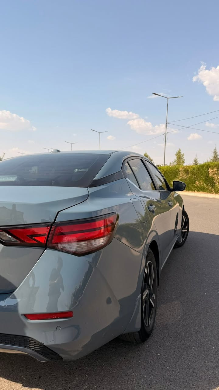 نيسان سنترا (SV) موديل 2025
حجم المحرك :2.0 V4  
الضرر صندوق ربعه مصبوغ و شويه تعديل بارد صورة الضرر بالمنشور. 

{ايرباكات كلها سليمه}

الممشى 19 الف. 

 مواصفات/

شاشة لمس
كاميرا خلفيه 
حساسات اماميه و خلفيه
رادار امامي
رادار جانبي
نقطه عمياء
ابواب  بصمة
بصمة تشغيل 
نظام (𝐄𝐂𝐎)
نظام (𝐒𝐏𝐎𝐑𝐓)
مانع انزلاق+𝐀𝐁𝐒 
كشنات كهربائي
تبريد امامي و خلفي 
لايتات (𝐋𝐄𝐃) ليـــد
بكلايتات (𝐋𝐄𝐃) ليـــد

السعر : 144 وبيها مجال للطيبين
‏ 
رقم الشاصي : 3N1AB8CV4SY249871

 ☎️ ***********

عنوان: اربيل
