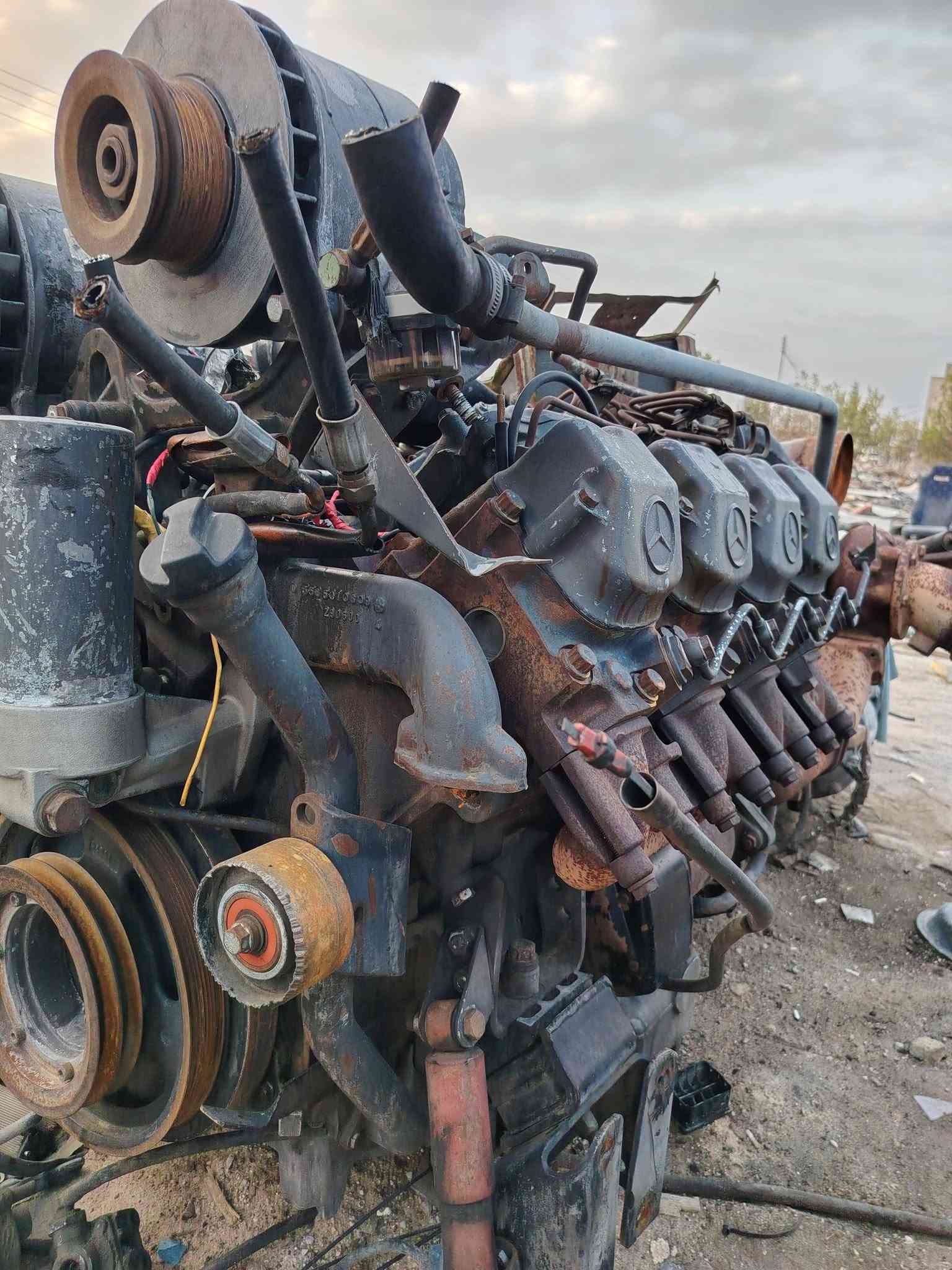 محركات البي ٨سلندر العدد٥ بيهن بم عادي وكهربائي كلهن دبل سوبر جدد وعلفحص عنواني البصره الزبير الدواجن ***********

