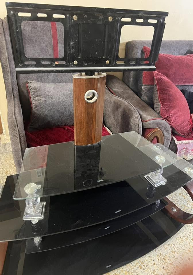 ميز وعارضه شاشه للبيع سعر 100 بيه مجال يرجى مراسله الرقم ***********
