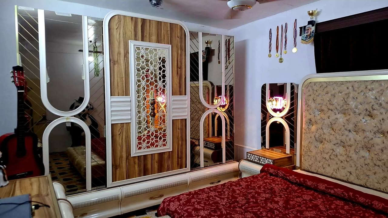 غرفه تركي ٩قطع اخت الجديدة ديوانيه شارع الخصيمه السايدين قرب زها مول الجهه الثانيه جهه قصابيه السجاد داخل الفرع بضبط يوجد خدمه توصيل ***********
