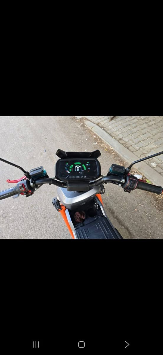 ألسلام عليكم دراجه شحنF15 بطارية ليثيوم دراجه رياضيه 72 فولت عقل وملف 3000 آلاف فول مواصفات رقمي للتواصل ***********
