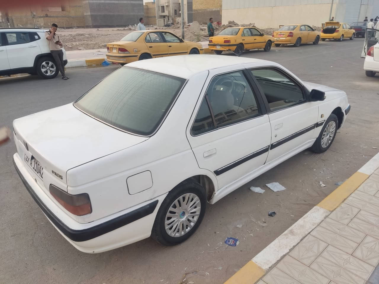 السلام عليكم سيارة بيجو بارس موديل 13 مكينه جديدة تبريد حداديه شغال كهربائيات كامله السعر 36.   ***********
