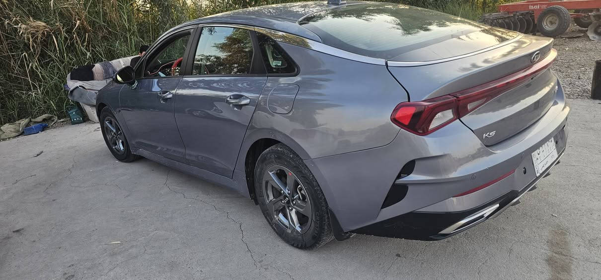 للبيع K5 
#السعر 115

موديل 2021 معوقين سنة 2027 تصير حره 

المكان واسط الزبيدية 

بيه مكانات صبغ ابيع حزام بدون دواخل

***********
***********
