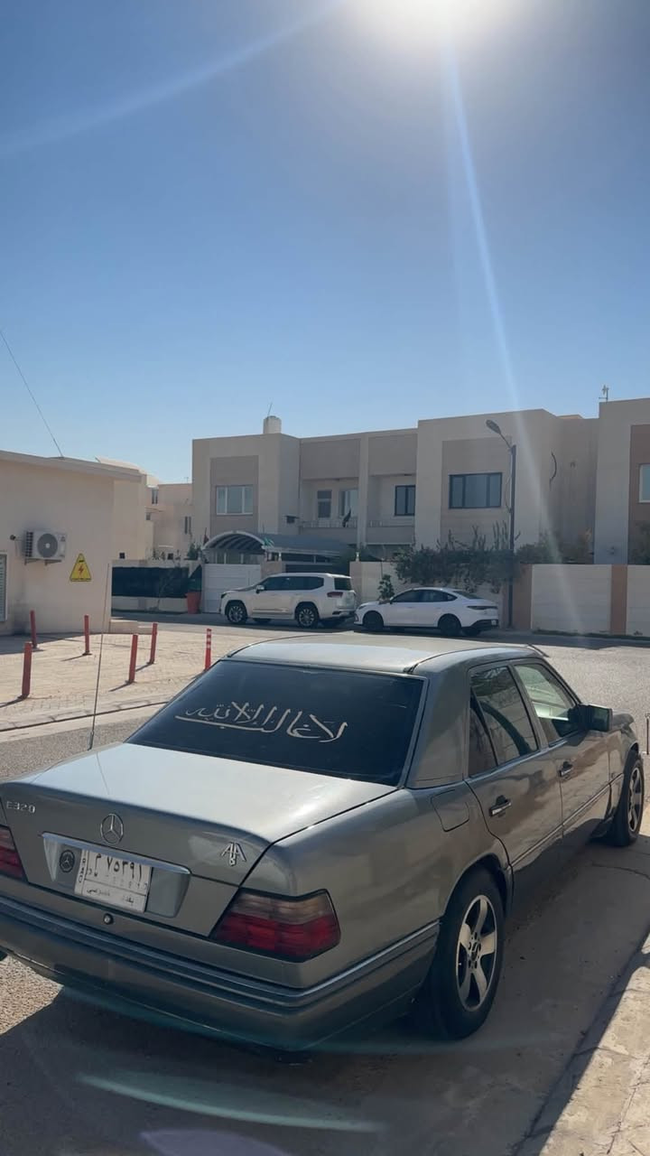 السلام عليكم مارسيدس دب 1990 محور مكينة بطة قواعد دبل بلاد سيارة جاهزة من كلشي كير مكينة تبريد حدادية ب65وبيها مجال للناس الطيبة مكاني كربلاء ***********
