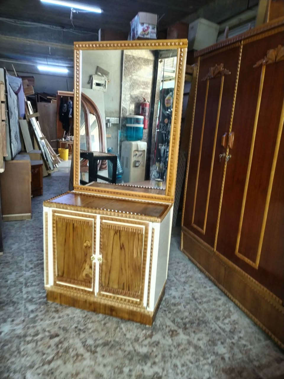 اثاث متنوع يوجد واتس رقم اسيا *********** أو مراسلة الصفحة عنوان موصل مصارف موصل, نينوى

