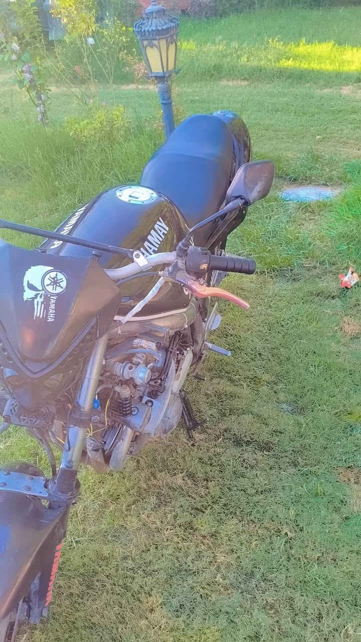 السلام عليكم دراجه للبيع نضيفه نكرة سلف تشتغل ياماها 900cc اي غرض ماناقصهي شغل وطلع واراوس هم عادي شعندك نزل الرقم *********** السعر مليون وميتين وخمسين الف وبيهي مجال
