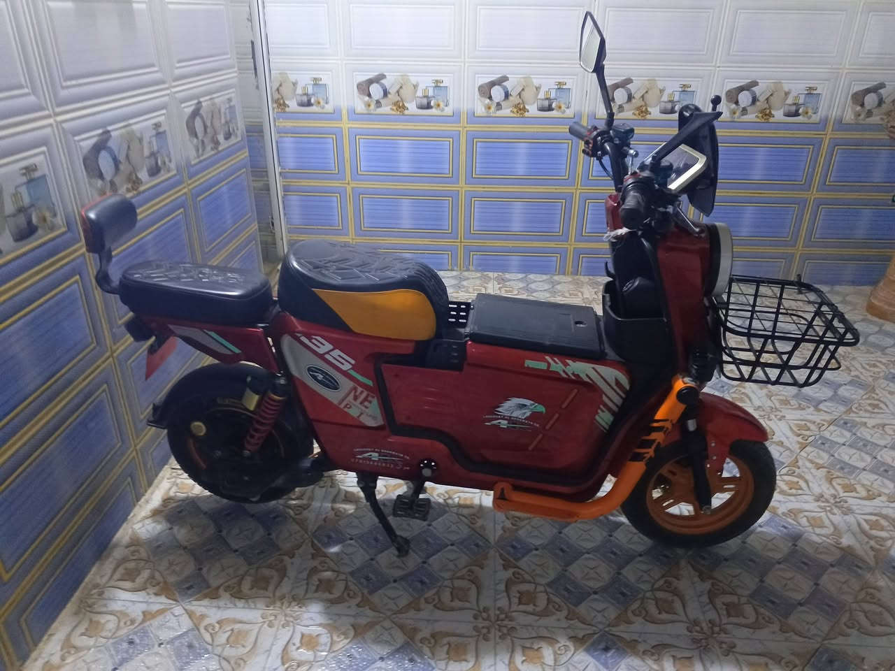 السلام عليك عندي دراجه شحن نوع X900 للبيع عوزه 3 بطاريات وانطيك بطاريات 2 وياه شرط الفحص والكهربائيات كله شرط الفحص مكاني ناصرية قرب جامعة ذي قار
