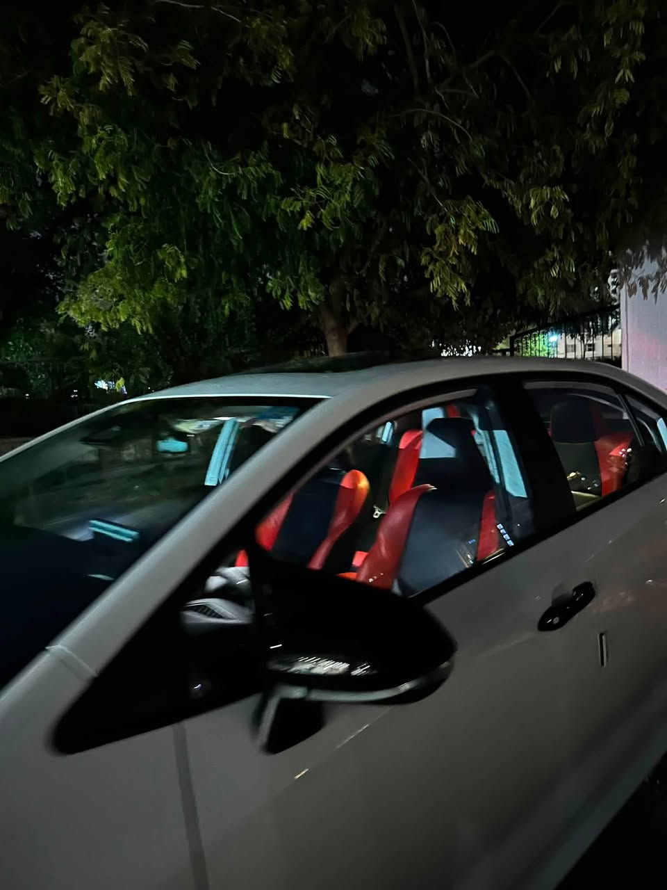 السلام عليكم للبيع كورلا 2025 داخل احمر كرسي كهرباء  فول واحد على واحد كفاله عامه من عده بارد بالجاملغ الخلفي ماشيه 20.000km باسمي مكانها بغداد للاستفسار ***********
