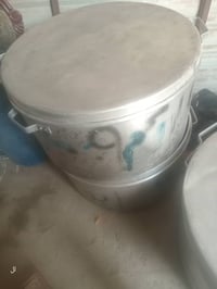 ثلاث دواليب • طباخين • نظيفات