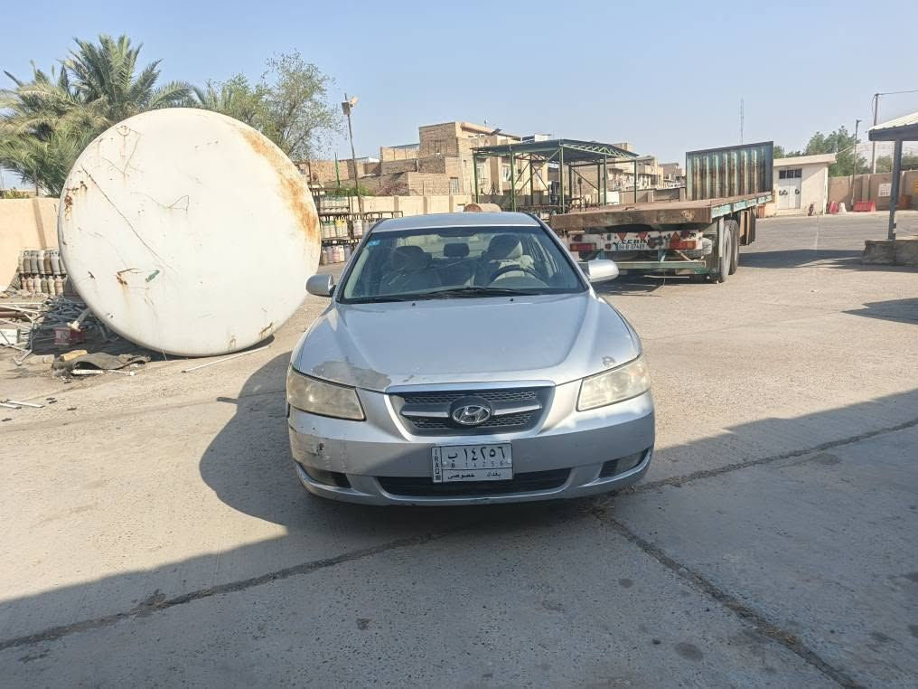 سوناتا ٢٠٠٨ وارد أمريكي رقم بغداد باسمي نفاذ السنوية إلى ٢٠٢٩ محرك ٢٠٠٠ اقتصادي وقوي جداً گير أوتوماتيكي مكفولة من الحادث القوي لون رصاصي بلادي  تايرات نظيفة باتري جديد مبدل فيها بابتين نفس اللون بسبب شخوط ورصعات والدعاميات شوية تعبانة والتبريد كان ثلج توقف عندي هذا الصيف  .. متواجد واتس آب
رقم الهاتف *********** بغداد, العراق
