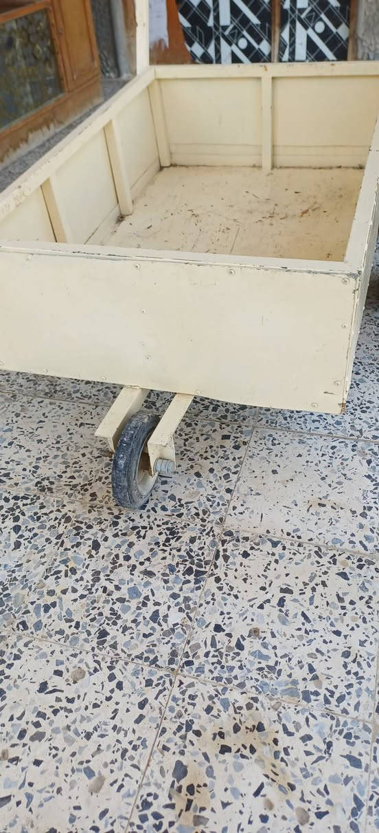 توكت على الله
غراض مستعملة للبيع نضيفات 
العنوان الخالديه شارع 20 قرب مدرسة المجد
للاستفسار 
***********
075168261
