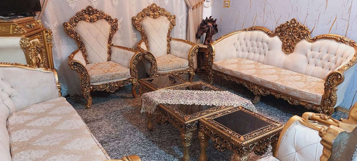 تخم زان • ملكي • ١٠ مقاعد