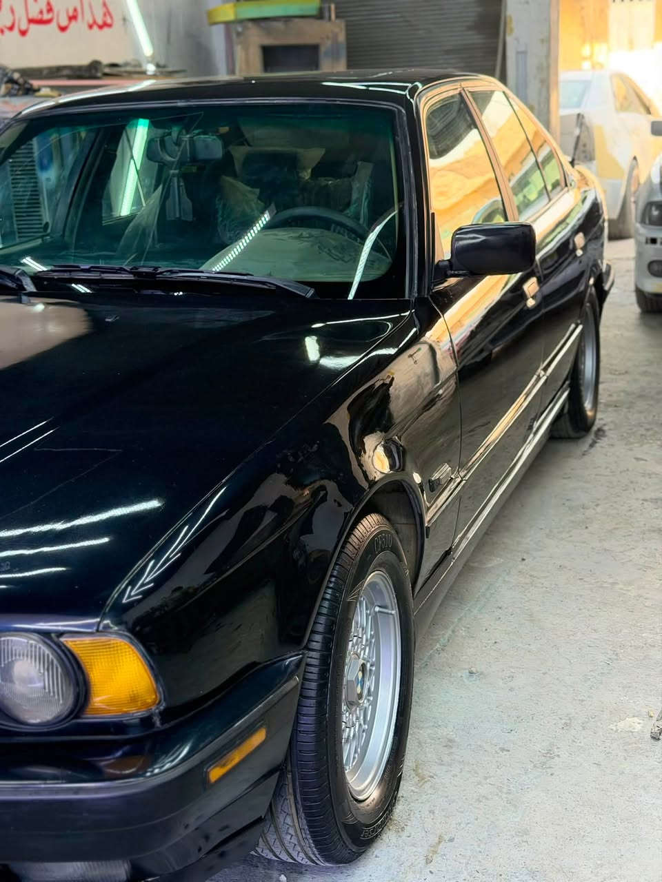 سيارة لبيع موديل 90محرك وكير شرط
طخم جديد طخم تاير جديد 
ويل خليه اصليه 
صبغ جماليه بجم عريض اصل فتحه سقف 
غرفه جديد كشنات جلد كير اوتو 
تبريد ثلج شرط سيارة جاهزه من كلشي 
العنوان موصل حي البكر تفاصيل اكثر *********** بي واتساب الرقم متواجد خاص السعر 60وبي مجال لطيبين
