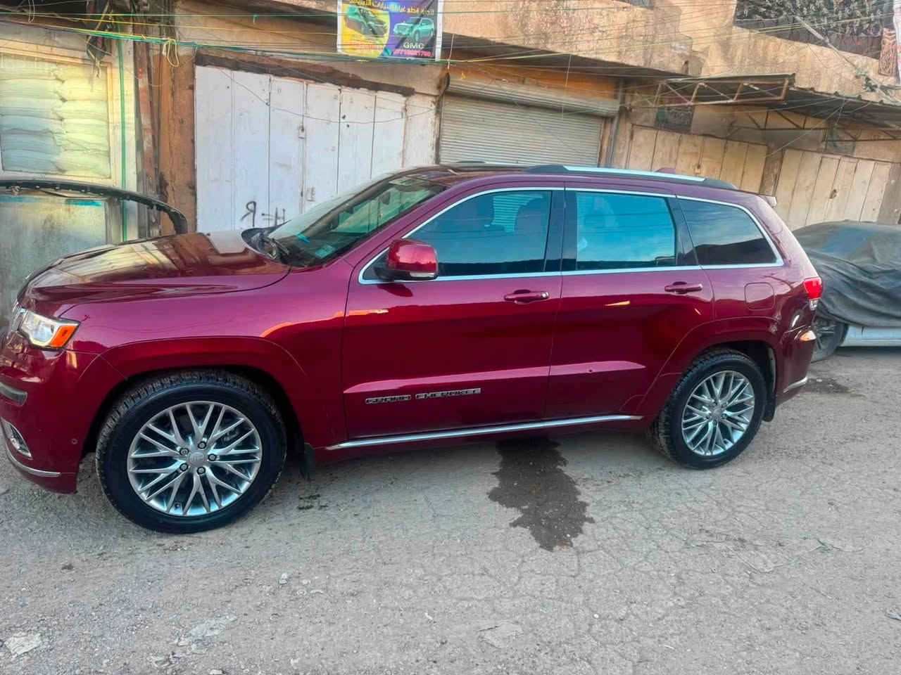 السلام عليكم
للبيع فقط…

 جيب سومت 2018  وراد امريكي فول موصفات كل التفاصيل والحادث مع الصور مرفقة بالمنشور
ماشية 96500 كيلو متر 
السعر( 250)
(اخوان المايعجبة السعر محد جابرة يشتري وشكراً)

مكان السيارة  /بغداد بسماية
غير متواجد على الفيس فقط على الرقم 
***********

* رادار امامي مع مانع تصادم . 
* نظام الاصطفاف الالي (اوتوپارك) . 
* تحذير الخروج عن المسار . 
* دفع رباعي 4x4 
فرش المقاعد من الجلد . 
* دشبول مغلف بالجلد  . 
* صفي المقاعد الأمامية كهربائية .
* ذاكرة لحفظ وضعيات الجلوس . 
* صفي المقاعد الأمامية مع تبريد وتدفئة . 
* صف المقاعد الخلفية مع تدفئة . 
* انظمة القيادة على حلبات السباق . 
* نقطة عمياء .
* ويل سومت بلاد قياس 20 انج .
* مقود السائق من الجلد  .
* مقود السائق كهربائي . 
* تدفئة ستيرن . 
* سقف بانوراما .
* شاشه كبيرة مع نفكيشن GPS . 
* مصابيح امامية زنون . 
* المصابيح الأمامية مع LED لايت . 
* كشافات ضباب بروجكتر زنون . 
* سقف المقصورة مغلف بالشاموا . 
* تشغيل عن بعد .
* صندوق كهربائي .
* حساسات أمامية . 
* حساسات خلفية .
* كاميرا خلفية .
* بخاخ ماء لتنظيف المصابيح الامامية .
* مرايا متحسسه للضوء العالي . 
* مرايا جانبية قابلة للطي . 
* بلوتوث تلفون . 
* محدد سرعة . 
* نظام بريك اوتماتيكي ( Auto Break System ) .
*نظام صوت هارمن كاردون
محرك 5700
