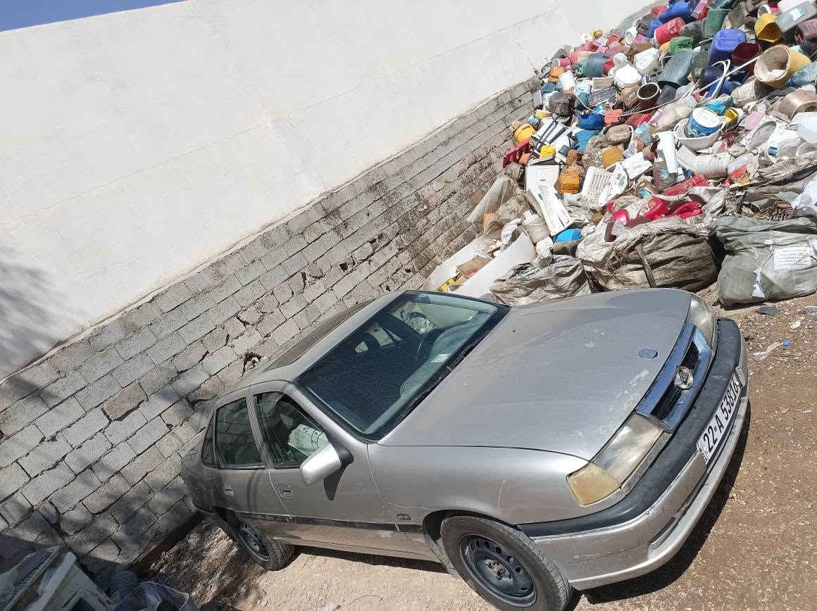 فكترا 93رقم وسنويه جديد لل30 دفتر بانزين  تايرات جديد محرك جديد گير اوتوماتيك بيه هاف قليل بدون خياس*********** كركوك, العراق
