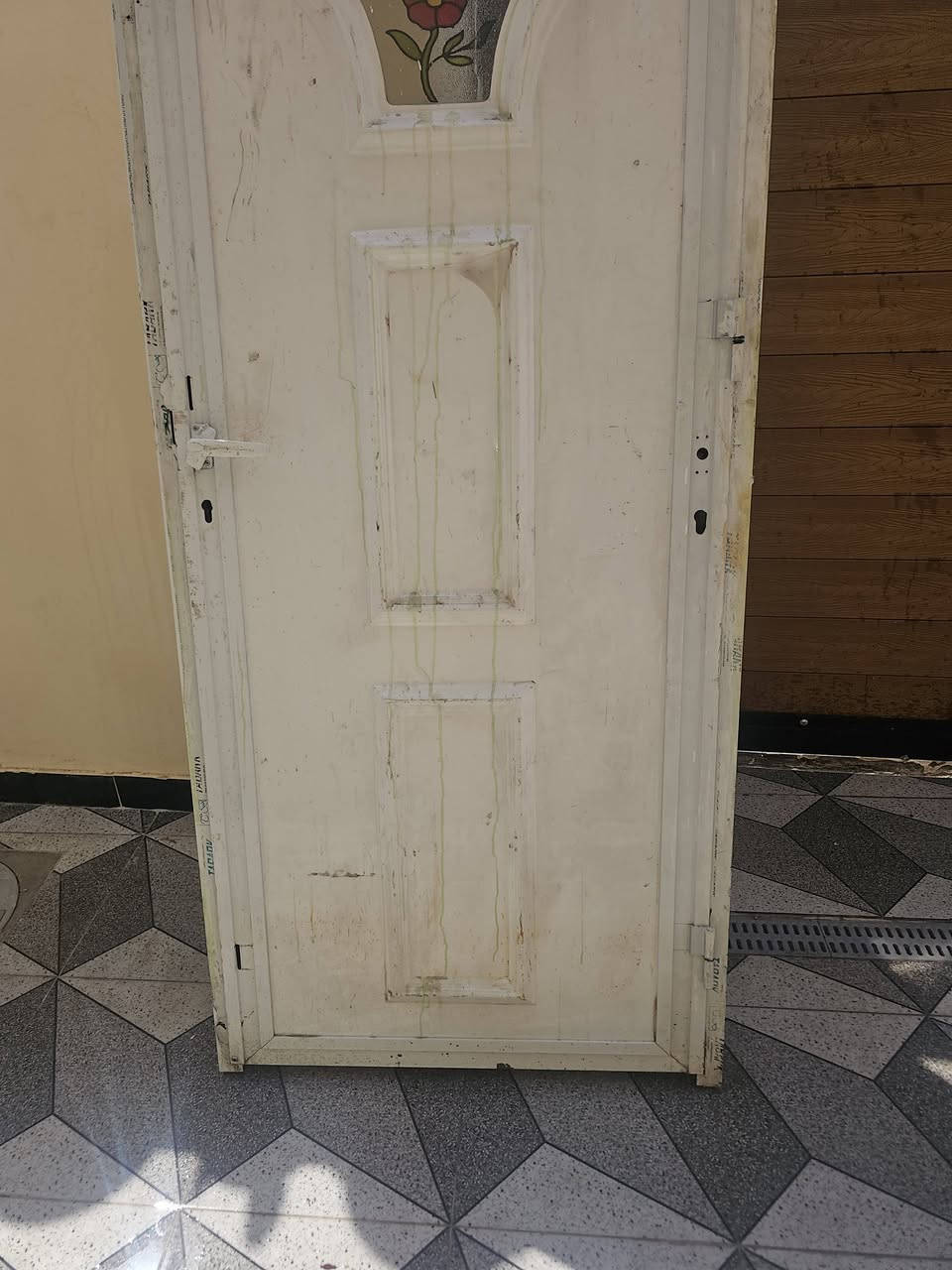باب المنيوم حمام وباب مال بك مشبك  لبيع ***********
