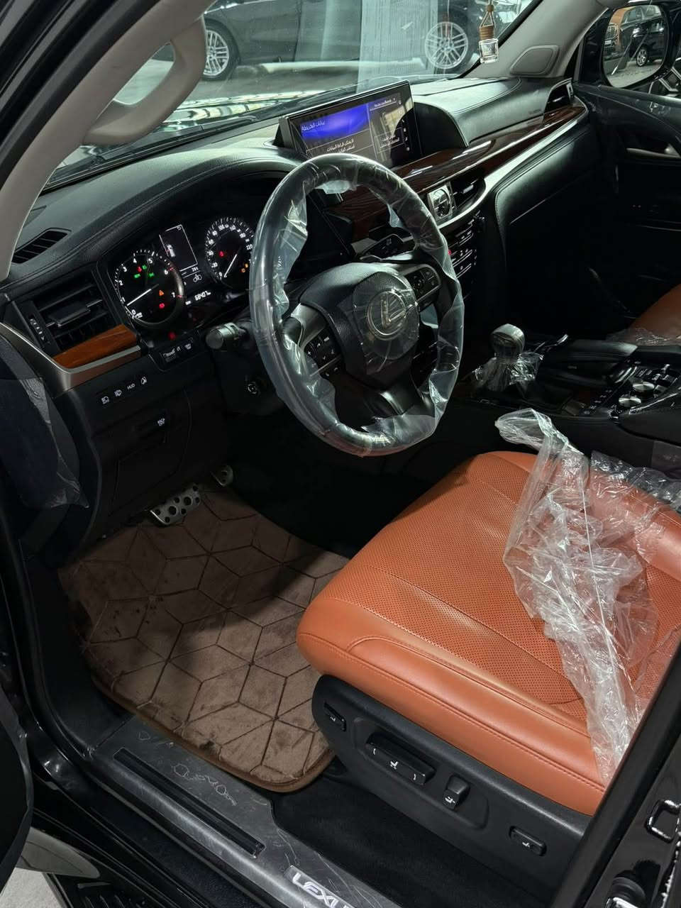 لكزس LX570 • ٢٠١٩ • ٦٨ ألف كم
