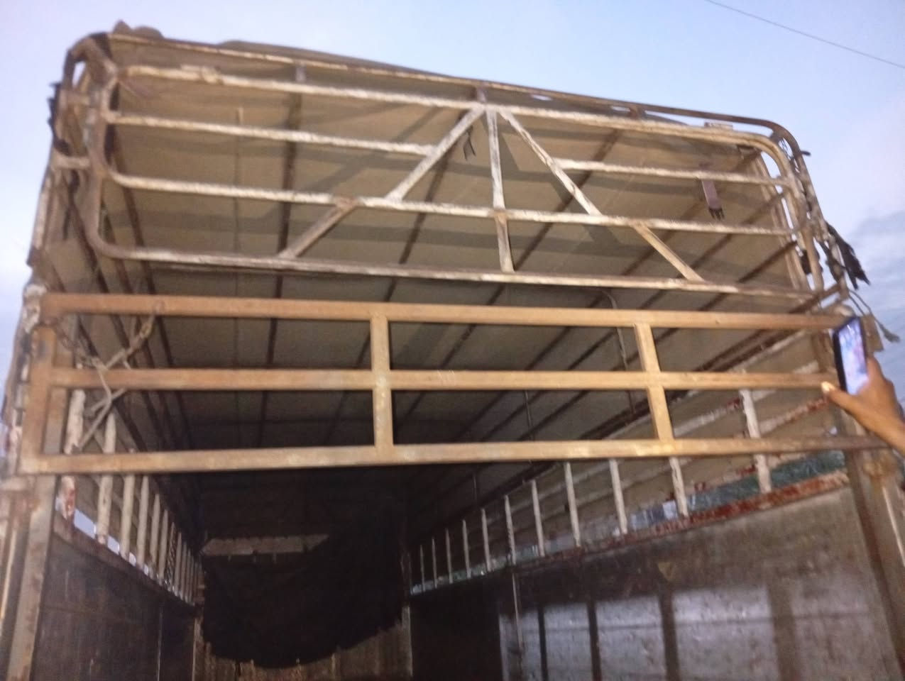 شاحنة • ماكو تفاصيل • رقم بس