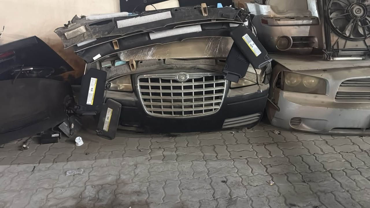 يوجد لدينا قطع غيار السيارات الامريكيه 
جارجر _اوباما 
من مديل 2005_2010 
اي شي تحتاج اتصل او مراسله واتساب على الرقم التالي 
وباسعار مناسبه *********** ❤️❤️
