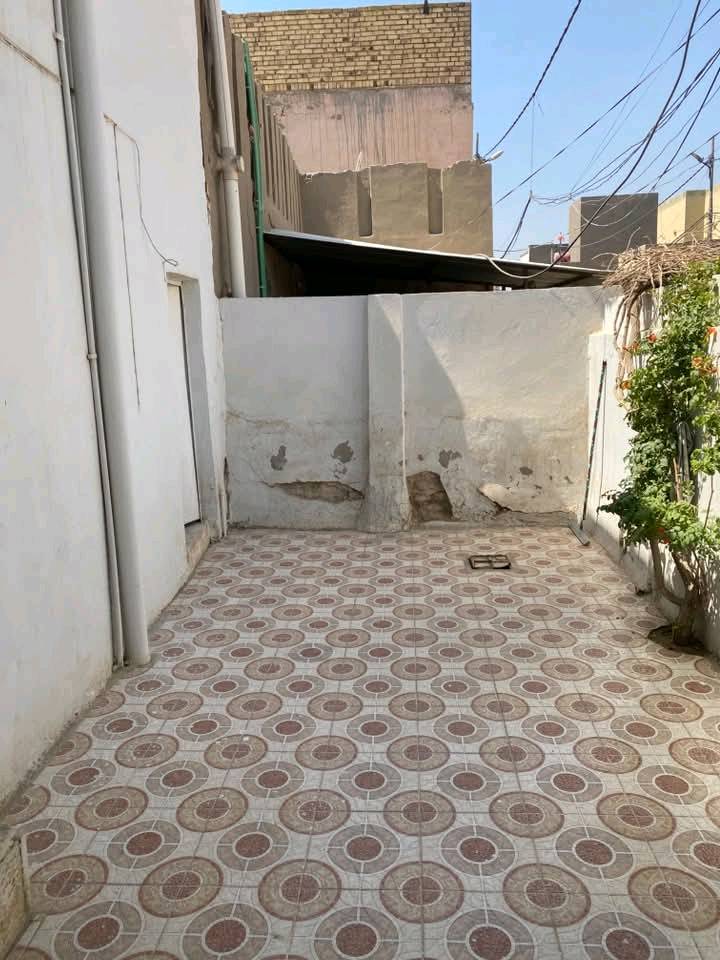 🏠 بيت للبيع  او مراوس – العروبة

📍 الموقع: العروبة، خلف مركز 7 نيسان
📌 قريب من الشارع العام

📐 المساحة: 150 م²
📏 الواجهة: 10 م
📏 النزال: 15 م

🏡 يتكون من طابقين:

🔹 الطابق الأول:
• غرفة نوم
• صالة
• استقبال
• مطبخ
• صحيات

🔹 الطابق الثاني:
شقة معزولة بالكامل، تحتوي على:
• غرفتين نوم
• صالة
• مجمع صحيات

📞 📞 للاستفسار والمراجعة:
مكتب المحيط لبيع وشراء العقار – الديوانية
📍 شارع الحولي – خلف جامعة القادسية – قرب غسل غريب الطوس

☎️ ***********
☎️ ***********
📲 واتساب متوفر على الأرقام أعلاه

🏠 مكتب المحيط… عنوانكم الموثوق
واتساب متوفر 📲
