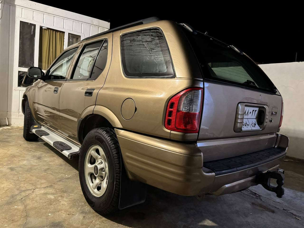 بەناوی خوای گەورە
Isuzu rodeo 2002 
سەیارەیەکی خێزانی و suv 
سەیارەکە ڕوبەڕو زۆر لە وێنەکە جوانترە کامل بۆیاغ لەسەر ساغی بێ لێدران ،دەبڵ ئەکسل تۆماتیک و جام کارەبا تەبرید لەسەر سویچ گێڕ و مەکینە بەشەرتی ١٠٠ فیتەر ، چوار تایەی لۆکی لەژێرە ،بەشەریی تحويل و وەکالەت 
نرخی $ ٥٩ مەجالێکی کەم 
بۆ پەیوەندی ***********
