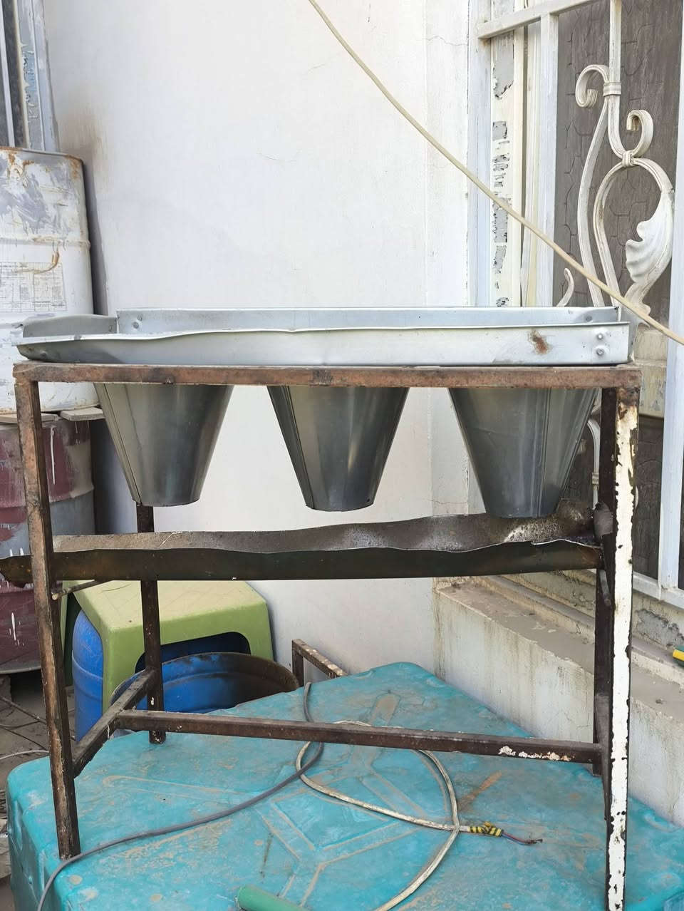 للبيع صامطه دجاج اكبر حجم مستخدمه شي قليل+ ذباحه السعر ٢٧٠ الرقم ***********
