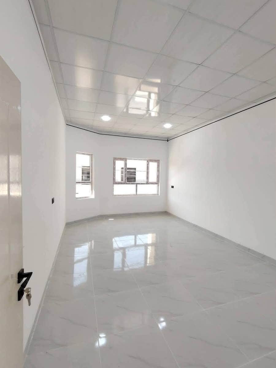 #عروض_ضفاف_النيل_للعقار
دار للبيع 

حي الملايين الأولى 

قرب جامع الصواف 

المساحة 160 م واجهة 8 م 

الدار طابقين 

الطابق الاول : غرفتين نوم وهول ومطبخ واستقبال وصحيات وكراج سيارة

الطابق الثاني : اربعة غرف نوم وهول وصحيات وبيتونة 

الدار بناء حديث فول مواصفات تسليم فوري 

سند زراعي بستان ملك صرف 

خدمات كامله ماء  كهرباء شارع صبه 

للاستفسار أكثر اتصل على الأرقام او 

زوزو مكتبنا حي ملايين الأولى قرب معهد الحياة الأهلي 

***********

***********
