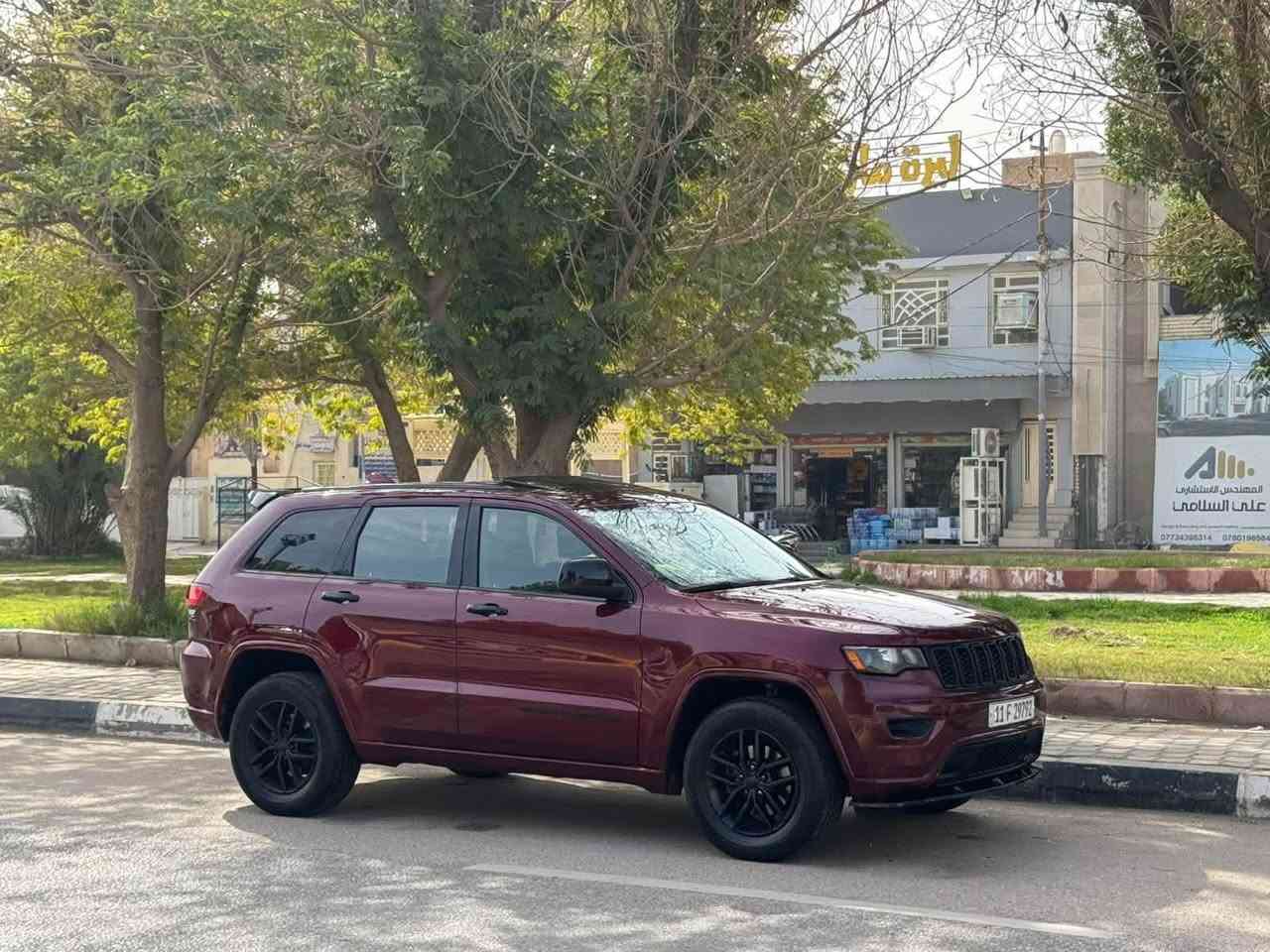 السلام عليكم 
للبيع جيب لاريدو بلاك توب موديل 2019 
السياره بأسمي تحويل ثاني يوم 
حادث السياره جاملغات 2 امامي وبنيد تبديل
والبيبان بيهن صبغ اثر شخوط من جهة السايق / وصور السونر مرفق بالمنشور 
ماشيه 106 الف ميل السياره استخدام شخصي ونضيفه وفول مواصفات مناقصه شي وسعر مناسب 
#السعر 180 ورقه وبيها مجال شي قليل للشراي 
عنوان السياره بغداد / حي القاهره 
الاستفسار الاتصال *********** بي واتساب
