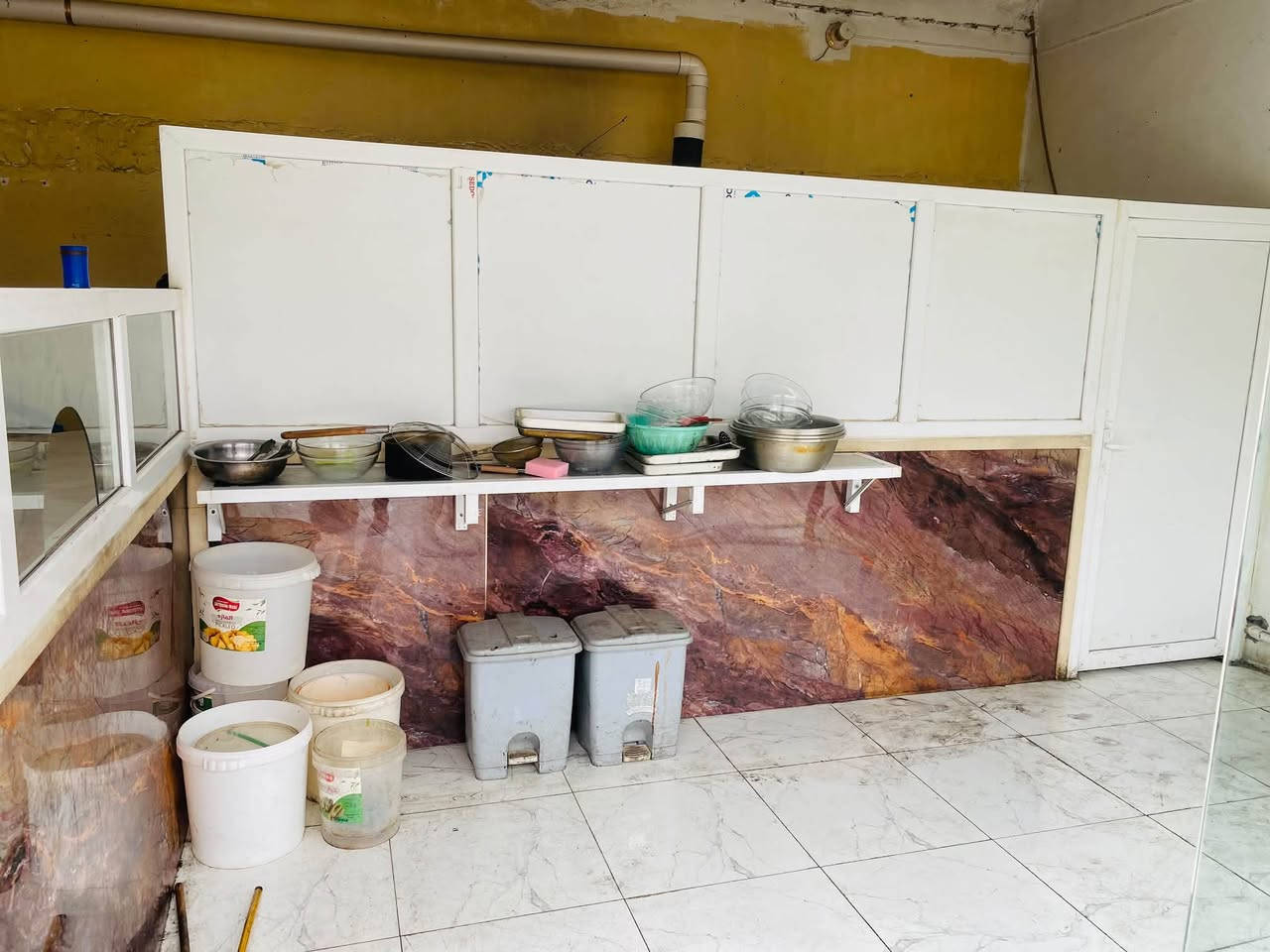 ُ كافتريا للبيع، بموقع مميز وتجهيزات متكاملة، وجاهزة للعمل مباشرة. 🍔🥤

✅ موقع جيد
✅ تجهيزات ومستلزمات كاملة
✅ جاهزة للعمل

💰 السعر  (مليونين ) وبي مجال 

📞 للاستفسار والتواصل: [*********** ]

الموقع / كنعان /شارع شركة /مقابيل اسواق بغداد 

الرزق على الله، والبيع لأعلى سعر مناسب

البيع بسبب عدم التفرغ
