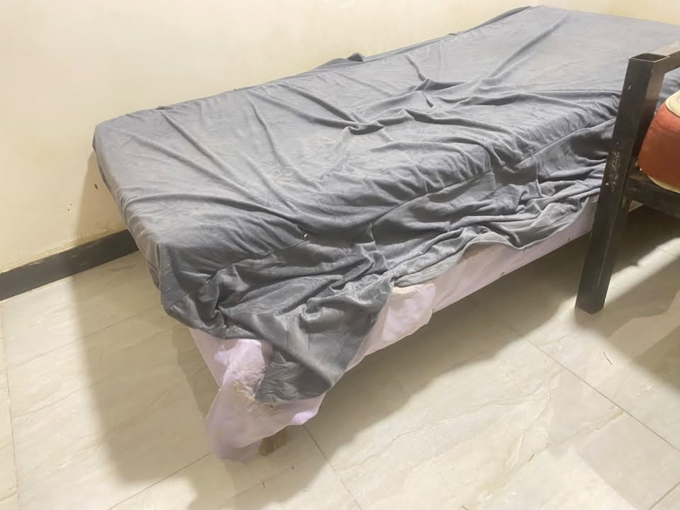 السلام عليكم
اغراض سكن طلابي بالبياع للبيع مبرده شغال وجربايه حديد جديده وجربايه عشب وميزه 

قيم واخذ 
***********
