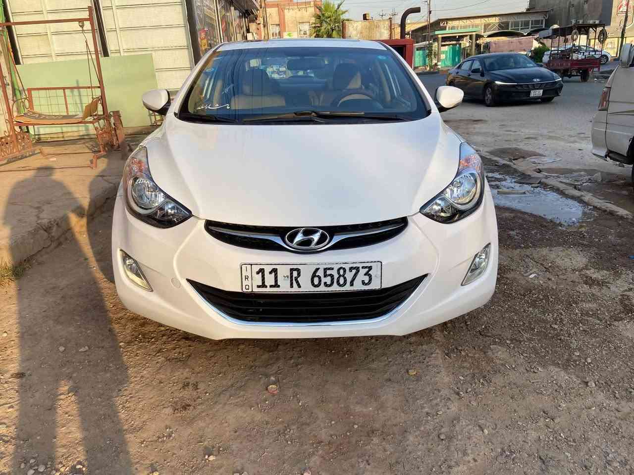 السلام عليكم ELANTRA  موديل 2014 
فول مواصفات 1/1 خليجي 
محرك 2000 دوش كير محرك خير من الله السيارة تخم تاير منضومة مي صالي يومين شادهن شرط التاير انتاج 26 وراديترات جدد تبريد ثلج شرط ❄️
ماشية 116 km شرط ب120 دك جرس 🔔 ممشى بلادي صدر امامي نفض كلة جديد تخم اذاين جدد ومشط ستيرن جديد دواخلها بلادية حت الكاعية بعدها كاربت ممدوشمة منضومة زنون شادلها بيها ضمان سنة 
مكاني : بغداد حي اور 
رقمي : ***********
ملاحضات : مكفولة من ضربة وتبديل وصبغ عدا تكحيل كارت كد شبر فقط 
السعر : 117 وبيها مجال
