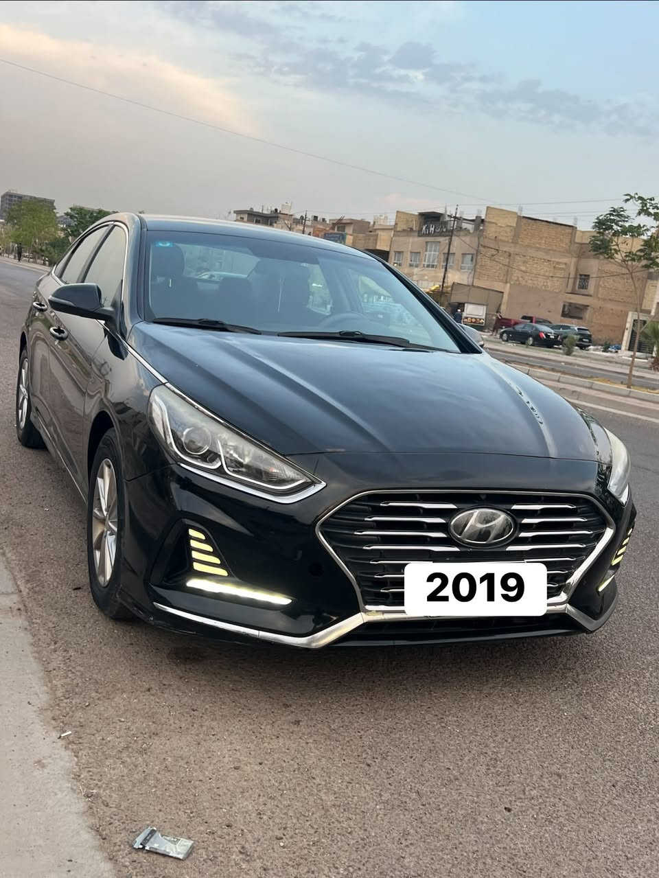 مستعجل عالبيع 

سوناتا 2019 بغداد بأسمي

حادث موضح بالصور السياره نضيفة جداً تبريد ثلج مكينه كير كفاله السياره جديده مواصفات السوناتا معروفه والسياره قطعة وحده صبغ 

السعر 117 رقم بغداد بأسمي 

ليد امامي

كامره 

شاشه كار بلي

حساسات 

رادار جانبي 

ملاحظة / طخه كد شبر بالجاملغ الايسر رجعتها بارد بدون صبغ  

 عنوان السياره بغداد البياع 

***********

نص مكتوب في الصور:
- 2019