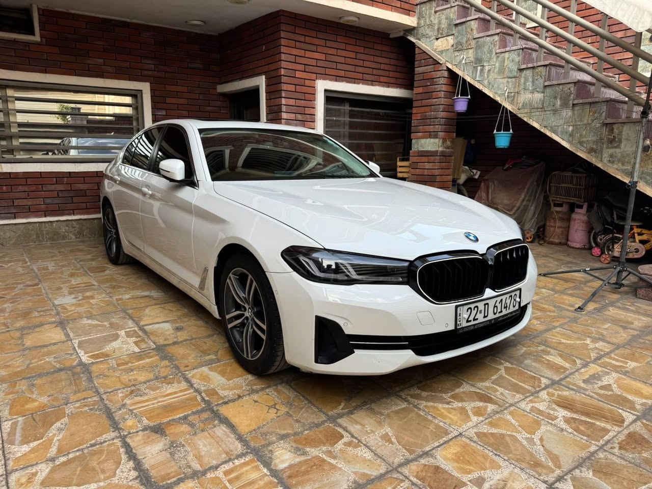 BMW 520 — موديل 2021 | وكالة العروش
السعر: 289 ورقة
للاستفسار: ***********
العنوان: بغداد – الدورة – شارع أبو طيارة

BMW 520 موديل 2021 وارد وكالة العروش، سيارة مميزة جداً بحالة راقية ومواصفات متكاملة، مع داخلية بلون قرميدي مميز.

أبرز المواصفات والتجهيزات:

• محرك BMW TwinPower Turbo
• ناقل حركة أوتوماتيك
• داخلية جلد بلون قرميدي مميز
• مقاعد كهربائية
• ذاكرة للمقعد
• شاشة وسطية كبيرة
• نظام ملاحة
• كاميرا خلفية
• حساسات أمامية وخلفية
• تشغيل بصمة ودخول ذكي
• فتحة سقف
• تحكم بالمقود
• تحكم بالمقاعد والمرايا كهربائياً
• إضاءة داخلية Ambient
• نظام صوتي متطور
• مثبت سرعة
• أنظمة BMW للسلامة والثبات
• جنوط BMW أصلية
• جميع الصيانات الدورية منفذة لدى وكالة العروش
• السيارة جاهزة من كل شيء
• ترخيص تضليل ساري المفعول
• رقم أربيل باسمي

سيارة نظيفة ومحافظة عليها، وصيانتها بالكامل لدى الوكالة، وجاهزة للاستخدام مباشرة.

السعر: 289 ورقة
للاستفسار: ***********
الموقع: بغداد – الدورة – شارع أبو طيارة بغداد, العراق
