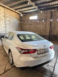 كامري 2023  LE مكفول ماشيه 150الف سعر 225 وبيه مجال اتصال 07838536888