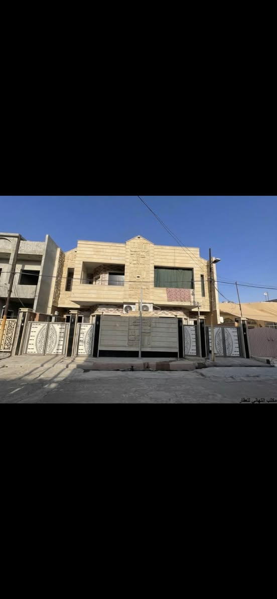 🏡 دار للبيع في الموصل – حي الميثاق 🏡
العنوان: الموصل / حي الميثاق – بالقرب من إعدادية النيل
المكتب المسؤول: مكتب التهاني للعقارات
✨ مواصفات العقار:
 المساحة: 150 متر مربع
 الواجهة: 7.50 متر
 التصميم: طابقين (خارطة حديثة واستغلال ممتاز للمساحات)
📌 تفاصيل التقسيم الداخلي:
 الطابق الأول:
 استقبال واسع
 صالة معيشة
 مطبخ
 غرفتان نوم
 صحيات
 الطابق الثاني:
 4 غرف نوم
 صالة معيشة
 صحيات
📞 للاستفسار والتواصل:
يرجى زيارة #مكتب_التهاني_للعقار أو الاتصال على الرقم:
***********
‭*********** 
‭***********

نص مكتوب في الصور:
- مكتب التهاني للعقار