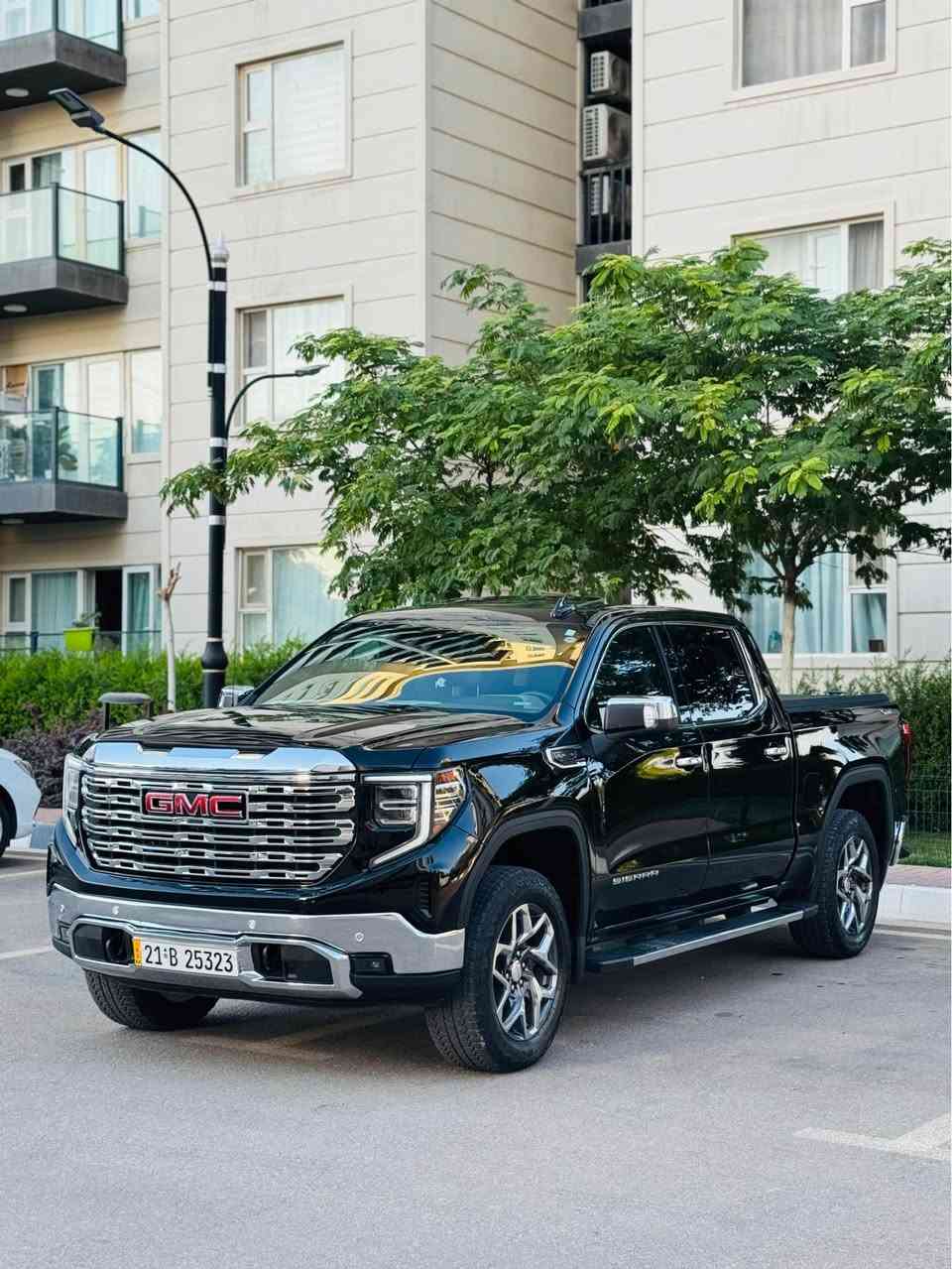 GMC SIERRA 2025  1/1
١٨ هەزار میل ڕۆشتوە 
ڕەشی قەتران مەکینە v8 5.3
گێڕی عەرز و سڵاید
کوشن سارد و گەرم و خەزن و مەساج 
٥ مۆدی دەبڵ ئەکسل 
سەماعە BOSE دەرگای دواوە ٣ پارچە 
شاشە گەورە و ئەلکترۆنی 
کوشن قاصه
ڕادار ٣٦٠
٥ کامێرە 
زۆر مواسەفتی تر 
گێڕ و مەکینەوکارەبای بە شەرت 
سەیارەکە بێ بۆیاخ و بێ سارد و بێ شوختە بۆنید گۆڕاوە بە بیلاد ناوی نەگرتوە حادیسەیەکی زۆر سوکی هەیە 
کامل جوانکاری بۆ کراوە 
کتابی جامڕەشی بۆ کراوە 
ڕەقەم سلێمانی تەحویل و وەکالە بە شەرت 

نرخ:٤٨٥ 

*********** 
*********** whatsup السليمانية, العراق
