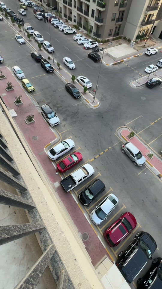 شقة بمساحة وسطية للبيع سعر مناسب جداااااا✅ مجمع السلام السكني 113م ارغب مساحة غرفتين مطابخ صاله حمامين وبالكون واسع على الشقة بالكامل ركنية  *  قسم البيع:  ***********  * قسم الإيجار: *********** #مجمع_السلام_السكني #مجمع_السلام #شقة_للبيع #مجمعات_بغداد_السكنية #بوابة_كلكامش_العقارية 

