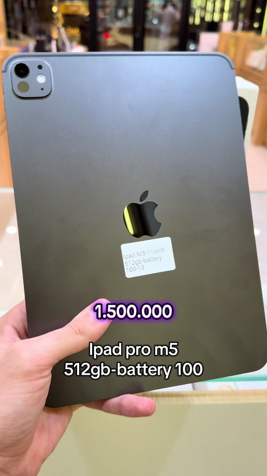 🔥 iPad Pro M5 | 11 Inch | 512GB 🔥 🚀 أقوى أداء مع معالج M5 📱 شاشة 11 إنچ 💾 سعة تخزين 512GB 🔋 Battery Health 100% ✨ جهاز نظيف وبحالة ممتازة مثالي للدراسة، التصميم، المونتاج والأعمال الثقيلة 💯 📩 للاستفسار والحجز راسلنا خاص 📍 فرع الربيعي: *********** 📍 فرع المنصور: *********** #iPadPro #iPadM5 #Apple #iPad #Iraq

نص مكتوب في الصور:
- 1.500.000 Ipad pro m5 512gb-battery 100