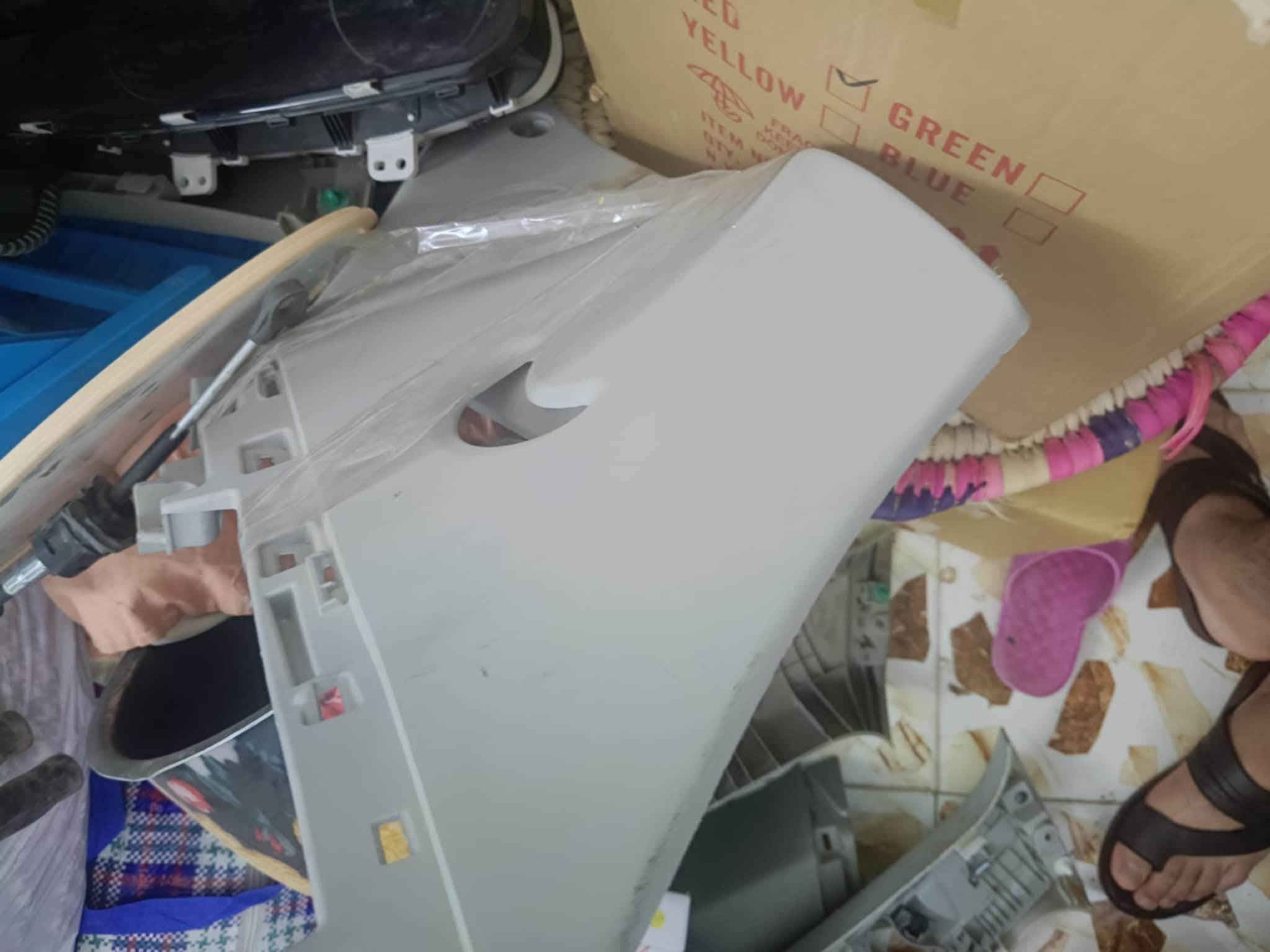 السلام عليكم كيا سورينو موديل ٢٠٢٠ صاير بيهه حرك ومبدل بيهه قبق مال قماره شغل يخبل سياره غراضها كلهن. كامله بس الجام نقص رقم بغداد مكينه ٦ سلندر كير مكينه  جدد راديترات البدنه الدعاميات بك لايتات الشبابيك المري الجانبيات اليدات البطاين الداخليه الدشبول ابو الشاشا ويل كب السياره بس تلحيظات بالكشر وصبغ حتى اساس مضروبه وتنشد غراضها وتشغل وتطلع للبيع او مراوس مكاني بغداد وهذا رقمي للاستفسار *********** ابو العز السعر ١١٥
