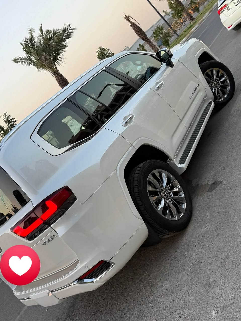 السلام عليكم عندي لاندكروزر موديل 2023 كفاله عامة ماشيه 70 مغلفه بي بي اًف مواصفات vxr فول مواصفات لمدة والاستفسار على هذا الرقم ***********

