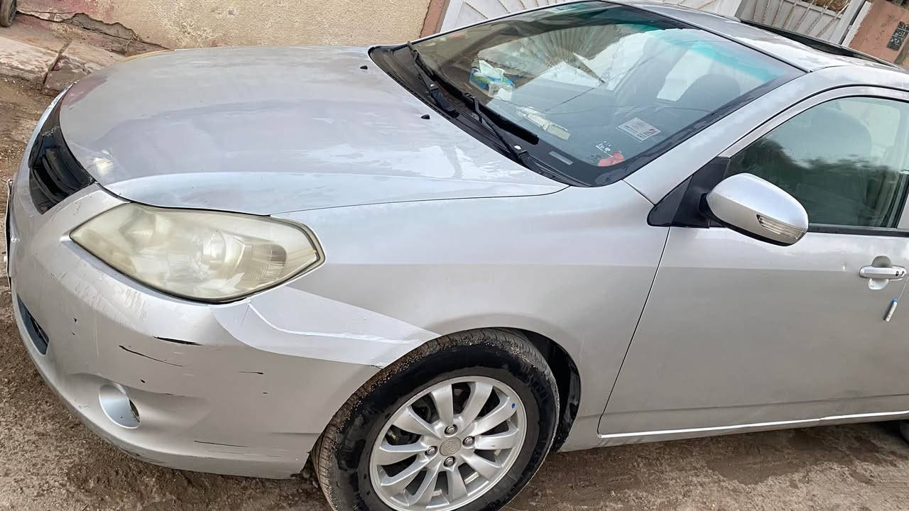 السلام عليكم ورحمة الله... Byd جي ثري ٢٠١٣ رقم بغداد  لون سلفر بصمة تشغيل عن بعد فتحة بالقمارة مكفولة من الصبغ كير اوتوماتيك شاشة  كامرة حساسات سيارة جاهزة فقط فيها جراد وخياس قليل  في داير الجاملغ    السعر ٤٨ ورقة وبيها مجال قليل.. والسيارة باسمي.. للاستفسار ***********
